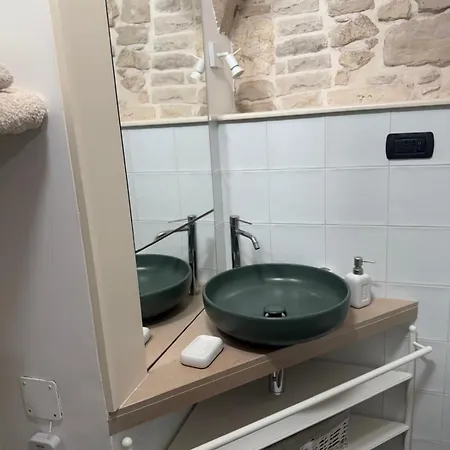 Appartamento Vico Dell' Aquila, 3